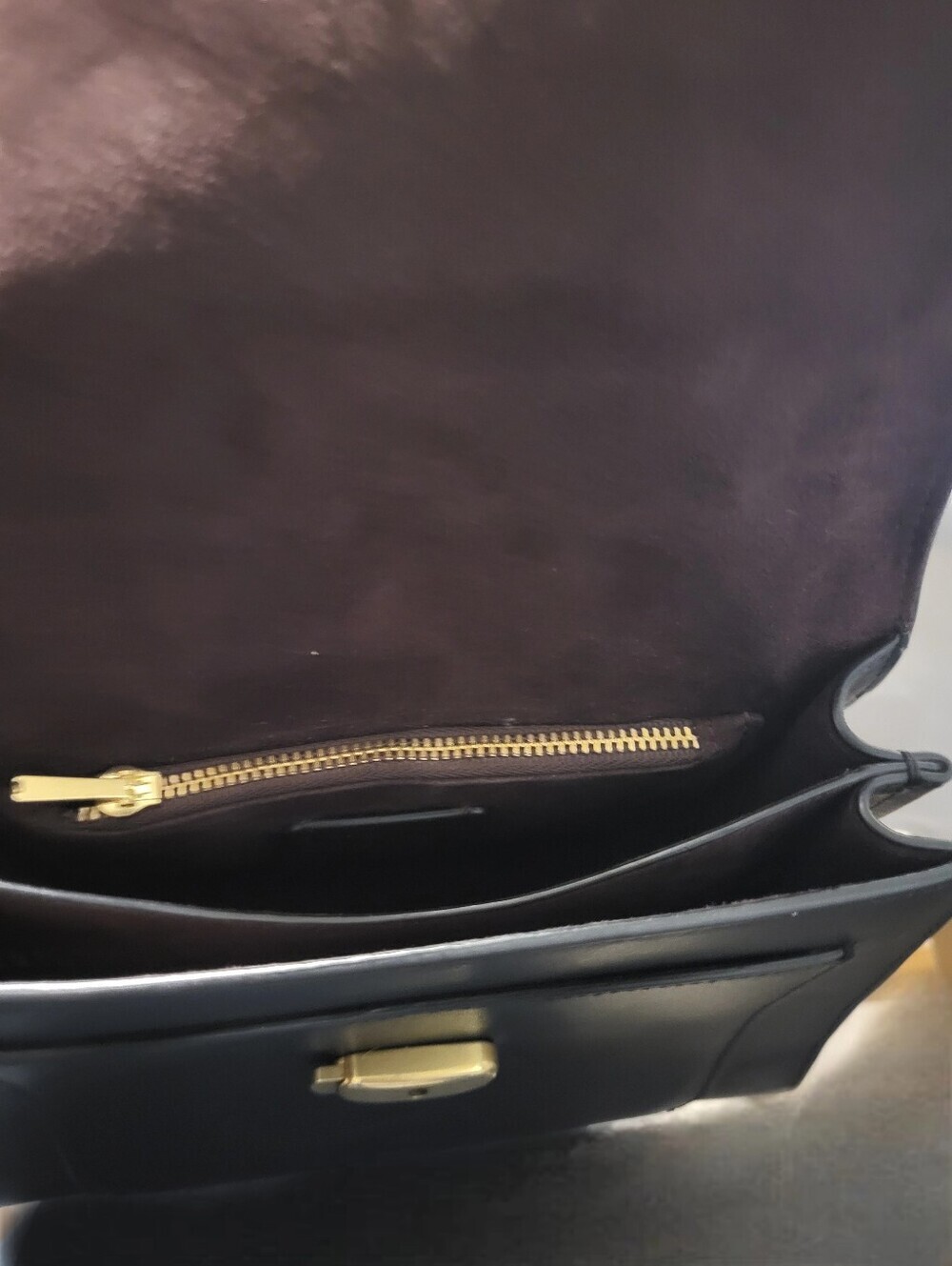 Coach TABBY TOP HANDLE 20. Black Polished Leather. - Picture 5 of 15